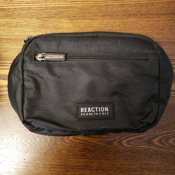 Kenneth Cole Reaction Belt Bag Black 